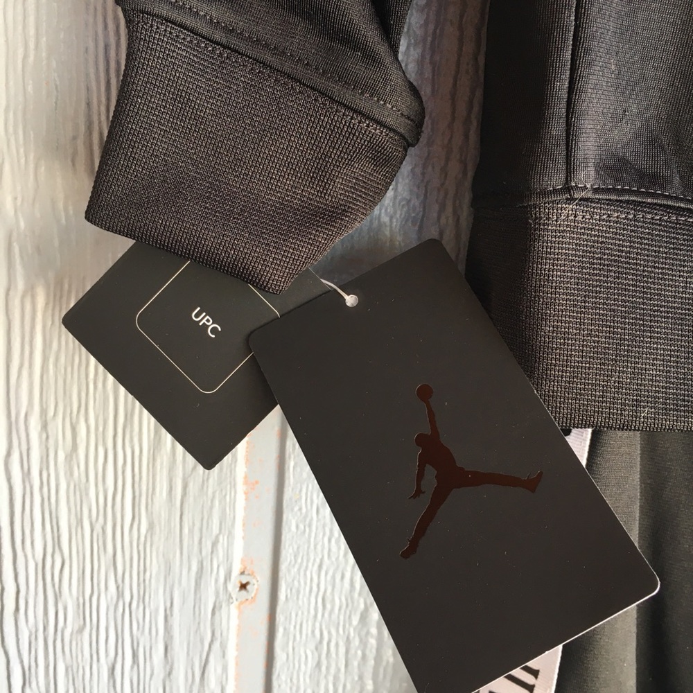 Nike Air Jordan Boys 2-pc Tacksuit Set - Picture 8 of 11